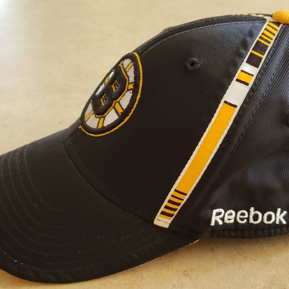 Boston Bruins Reebok hat - Picture 2 of 5